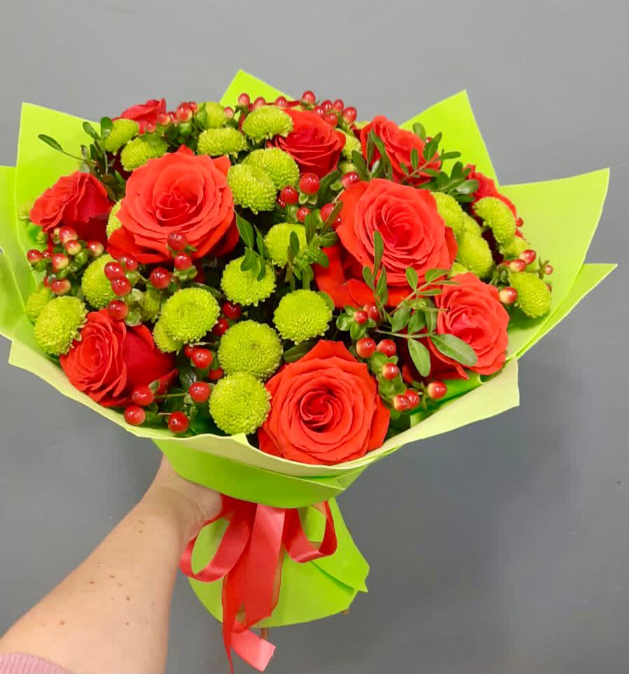 Букет цветов из: Хризантемы и Розы в Тарумовке