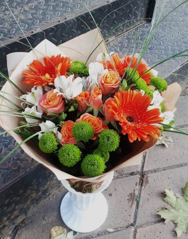 Букет цветов из: Герберы, Хризантемы, Альстромерии и Розы в Тарумовке