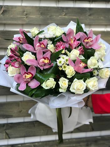 Букет цветов из: Розы и Хризантемы в Тарумовке