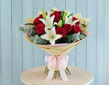 Букет цветов из:  Лилии и Розы в Тарумовке