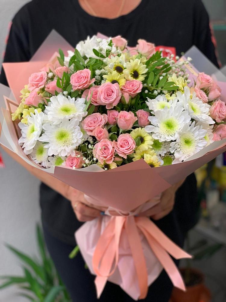 Букет цветов из: Розы и Хризантемы в Тарумовке