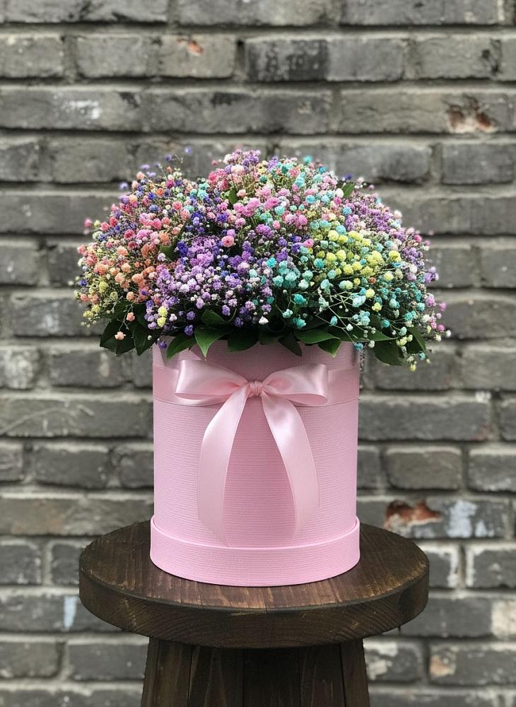 Цветочная композиция из Гипсофила и Розы в шляпной коробке в Тарумовке