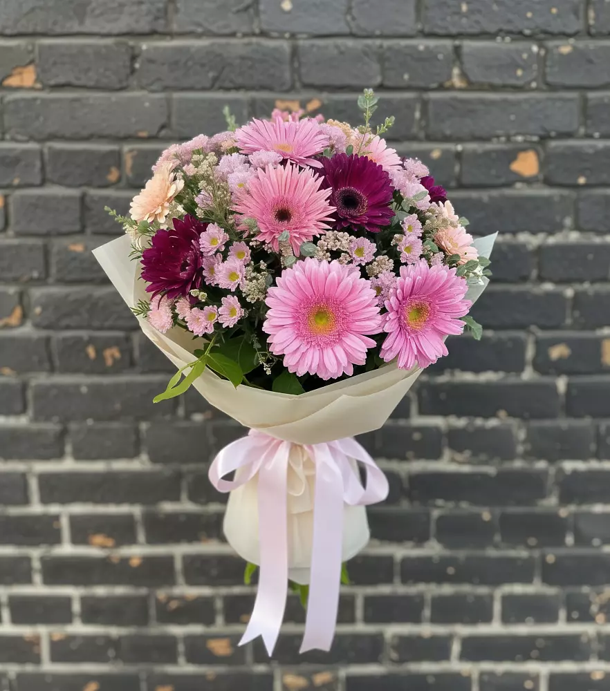 Букет цветов из: Герберы и Хризантемы в Тарумовке