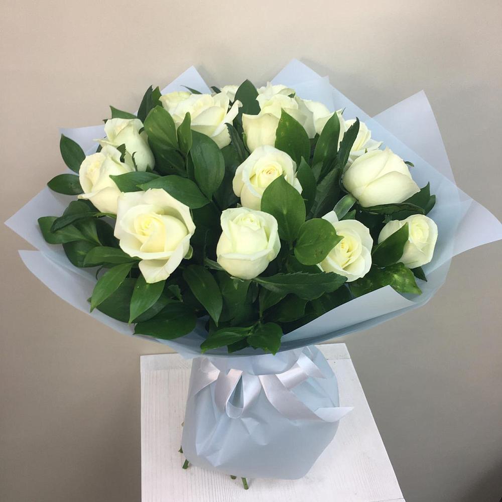 Букет 15 Белых роз Проуд в Тарумовке