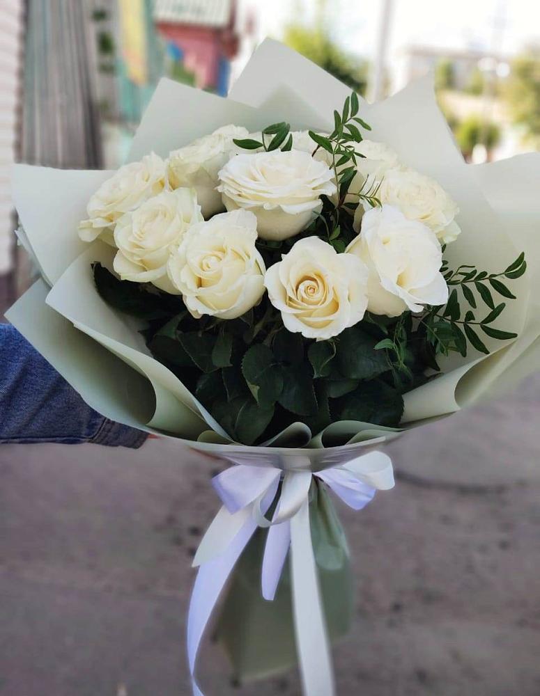Букет Белые розы Проуд в Тарумовке