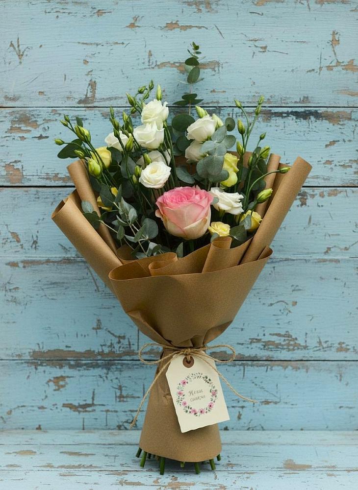 Букет цветов из: Розы и Лизиантусы в Тарумовке