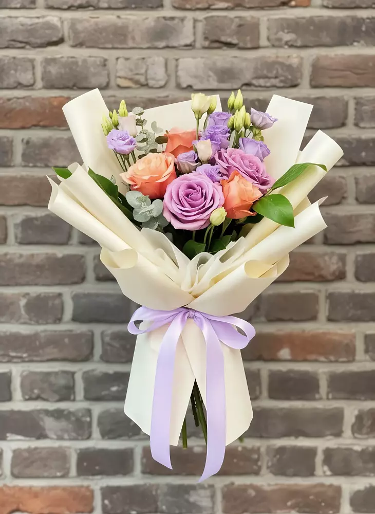 Букет цветов из: Лизиантусы и Розы в Тарумовке