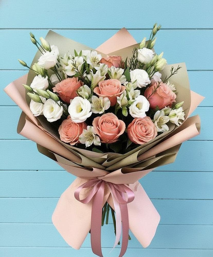 Букет цветов из: Розы, Альстромерии и Лизиантусы в Тарумовке