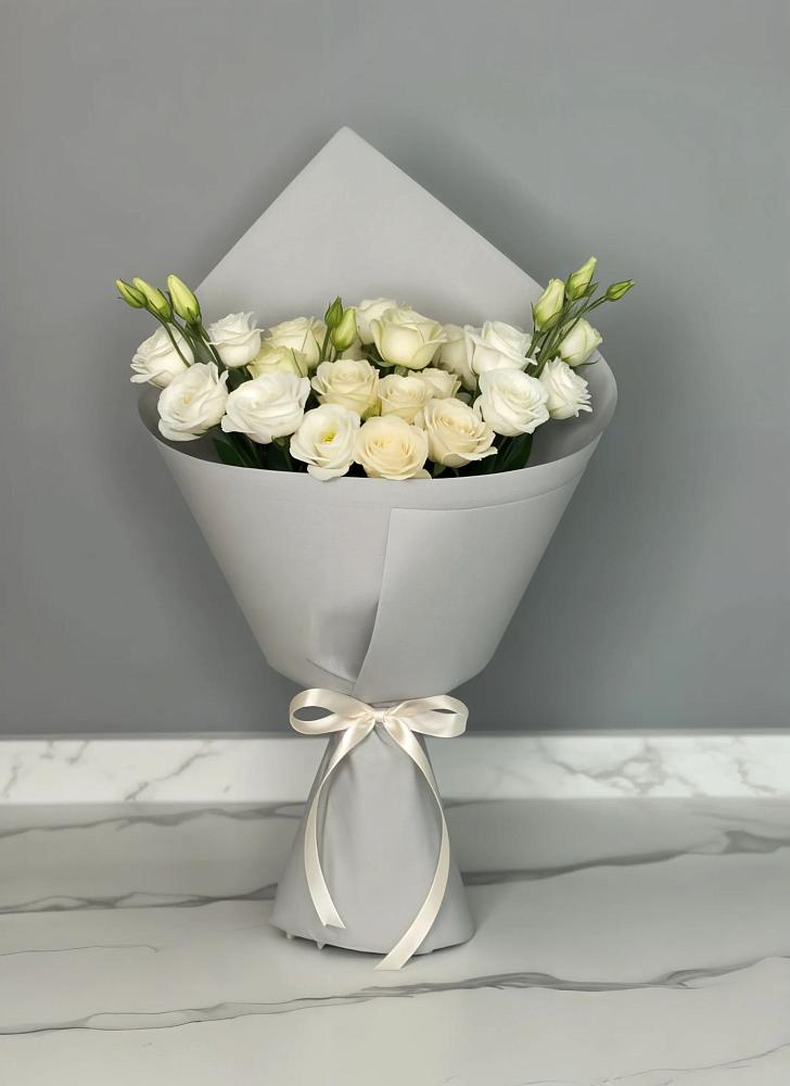 Букет цветов из: Розы и Лизиантусы в Тарумовке