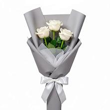 Букет 3 белые розы в Тарумовке
