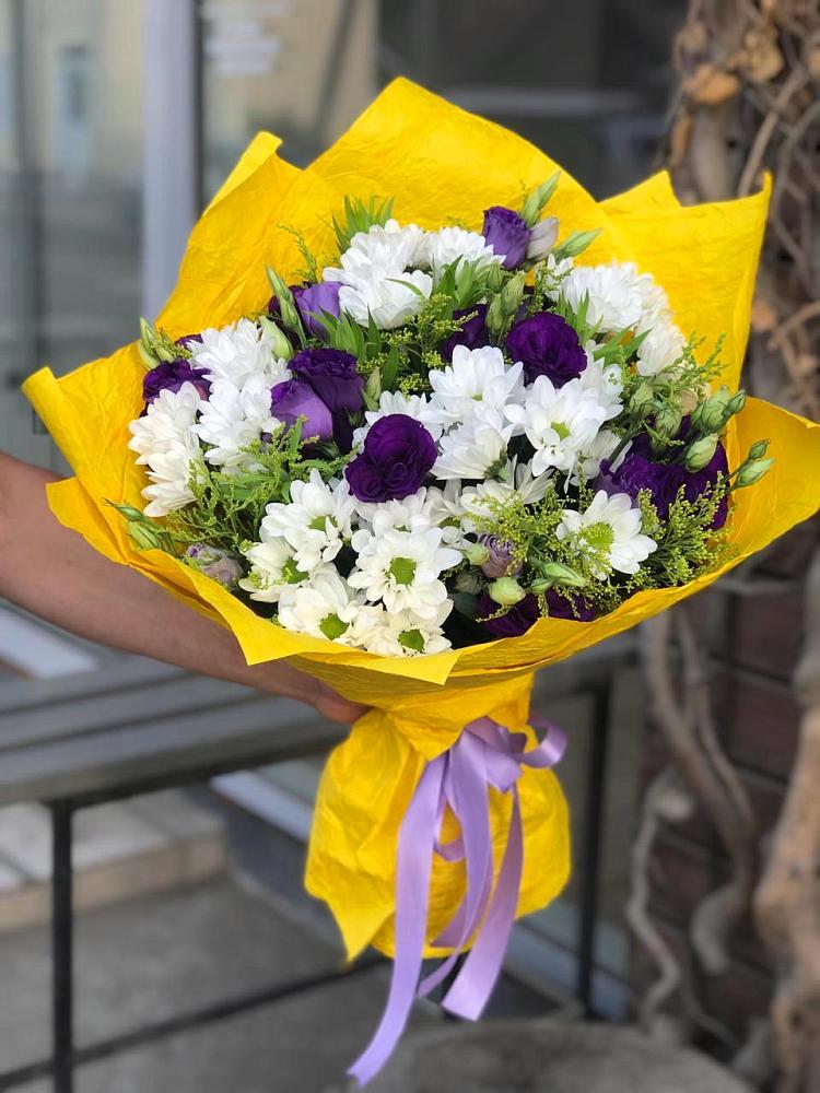 Букет цветов из: Ирисы, Хризантемы и Ромашки в Тарумовке