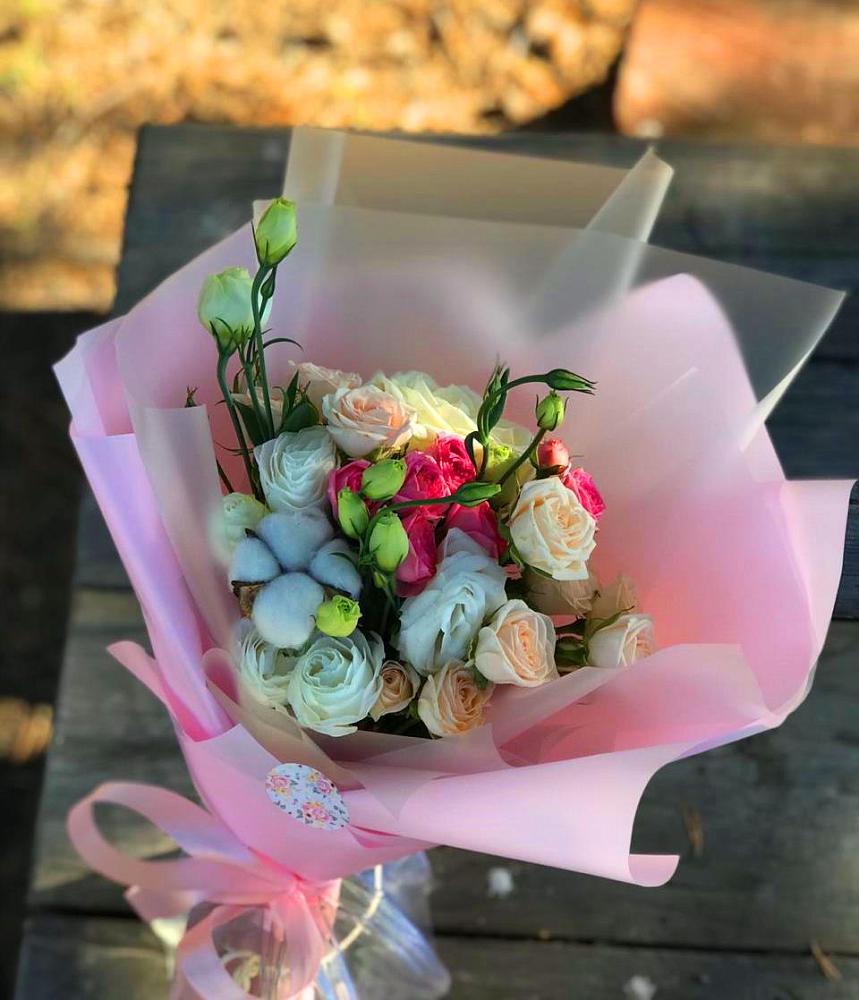 Букет цветов из: Розы и Лизиантусы в Тарумовке