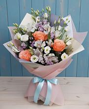 Букет цветов из:  Лизиантусы, Розы, Альстромерии и Гипсофила в Тарумовке