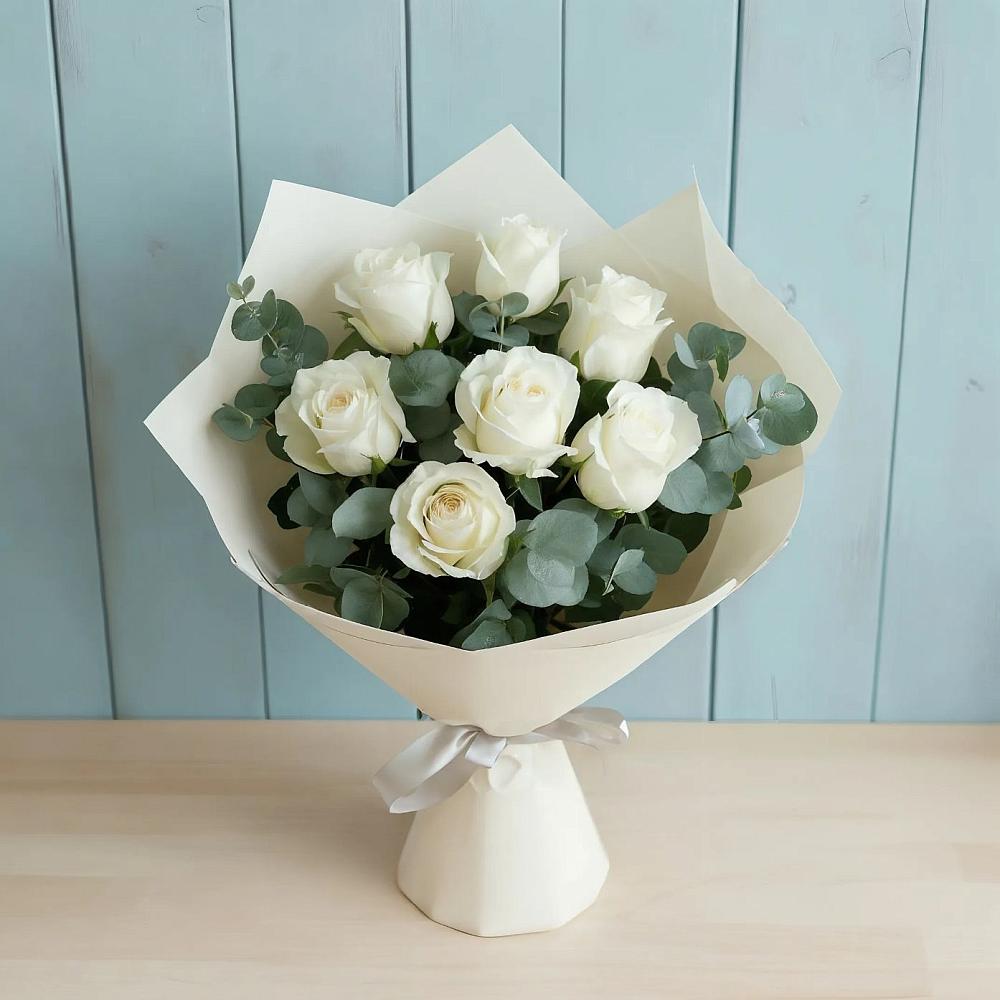 Букет Белые розы в Эвкалипте в Тарумовке