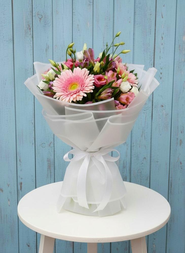 Букет цветов из: Герберы, Альстромерии и Лизиантусы в Тарумовке