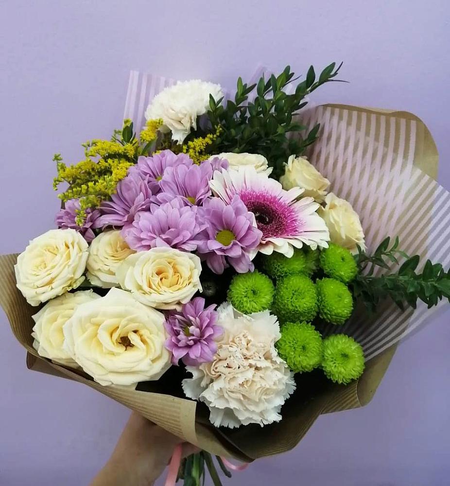 Букет цветов из: Хризантемы, Розы, Гвоздики и Герберы в Тарумовке