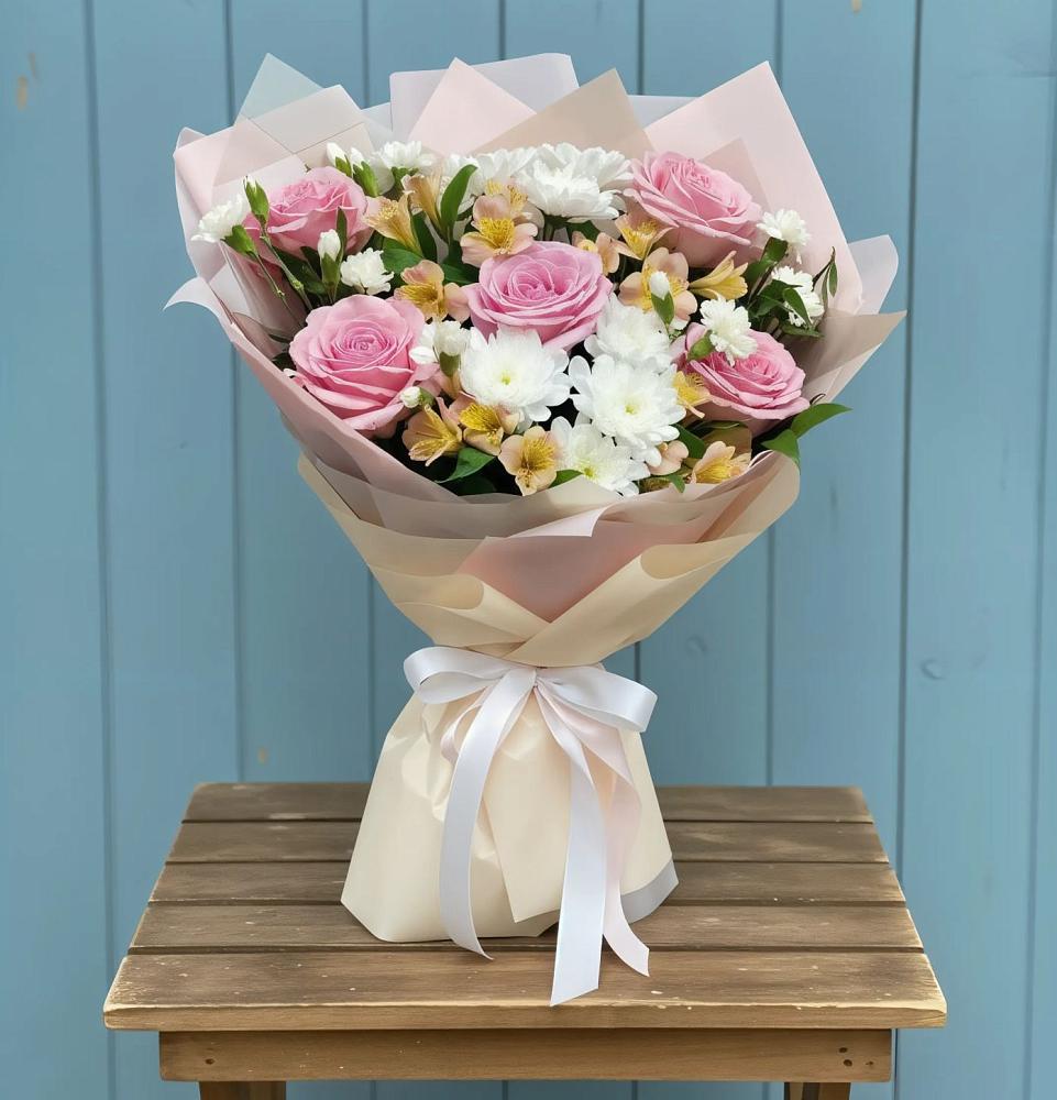 Букет цветов из: Гвоздики, Орхидеи и Розы в Тарумовке