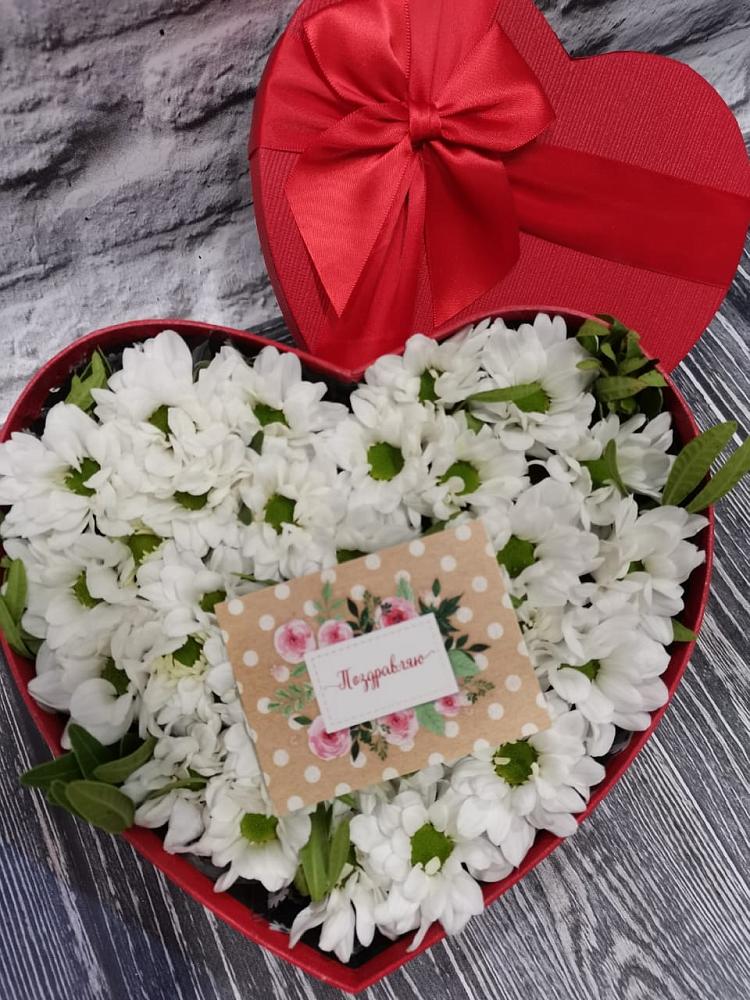 Цветочная композиция из Хризантемы в виде сердца в Тарумовке