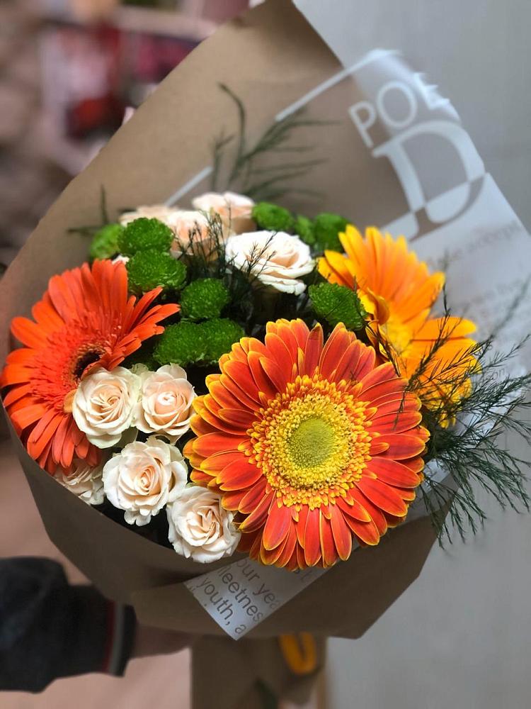 Букет цветов из: Герберы, Хризантемы и Розы в Тарумовке
