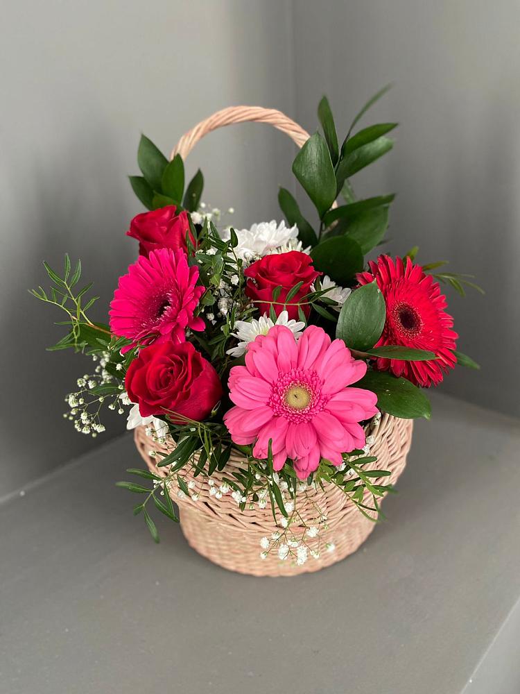 Цветочная композиция из Розы, Хризантемы и Герберы в корзине в Тарумовке