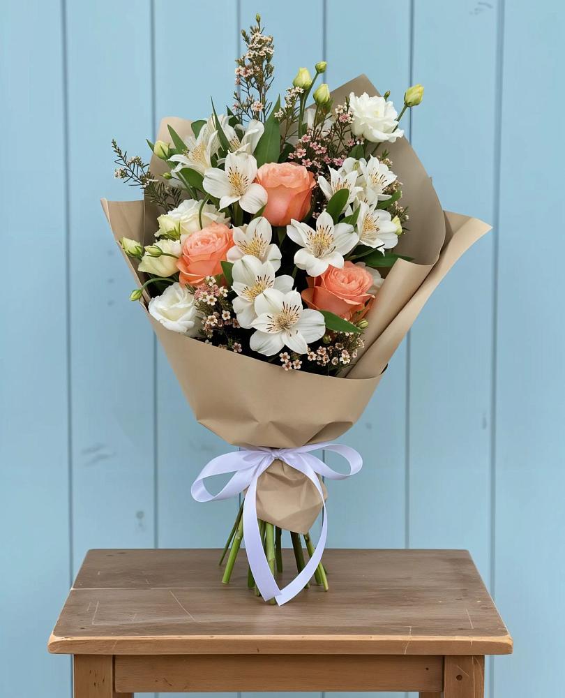 Букет цветов из: Альстромерии, Лизиантусы, Розы и Хризантемы в Тарумовке